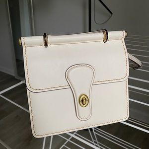 Coach Willis 18 beige color